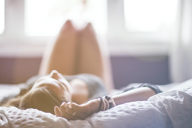 relaxace na posteli